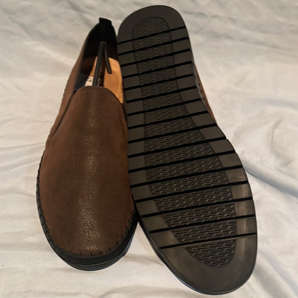 Easy Street Women's Narrow Width Fresh Perforated Slip On Shoes - Picture 3 of 4